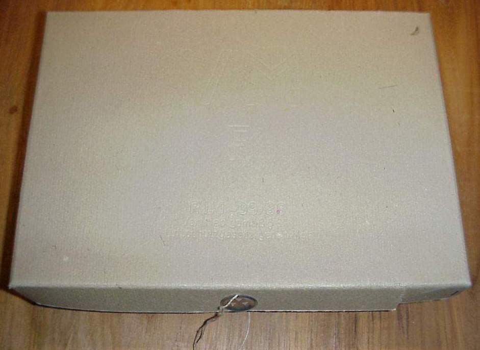 Photo Volksgasmaske VM40 in cardboard box with filter - Frau