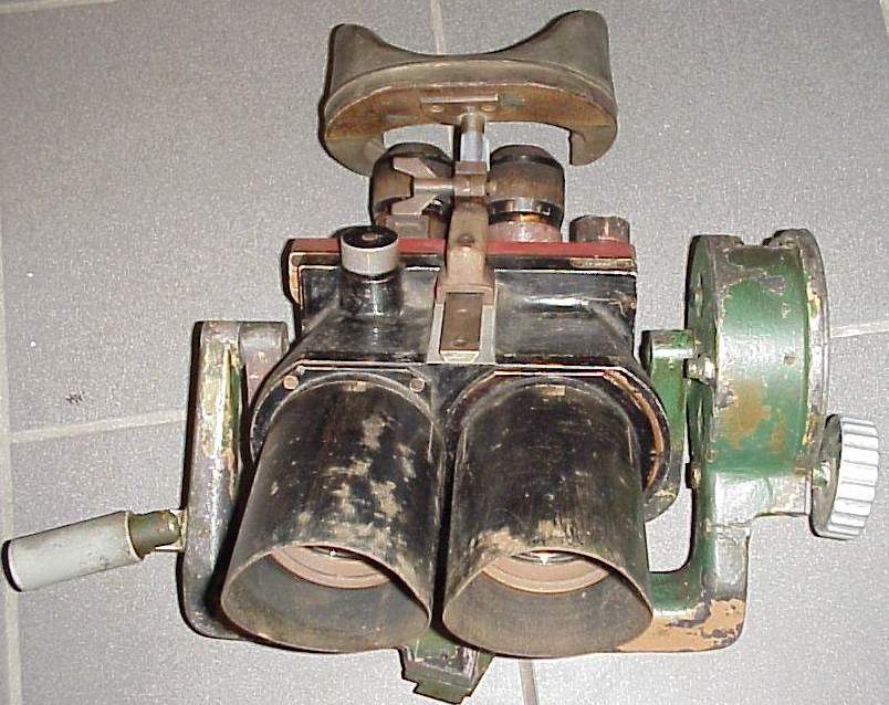 Photo FLAK 10 * 80 in cradle on swivel base and tripod - with rain pipes and headrest