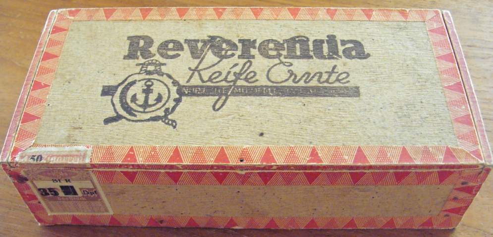 Photo Wooden cigar box ‘REVERENCIA’ - empty - post-war overprinted