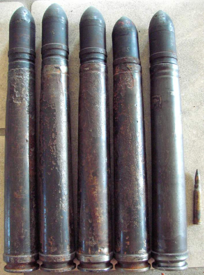 Photo 5 * 3,7 cm FLAK 18 - water finds - shell with AP projectile