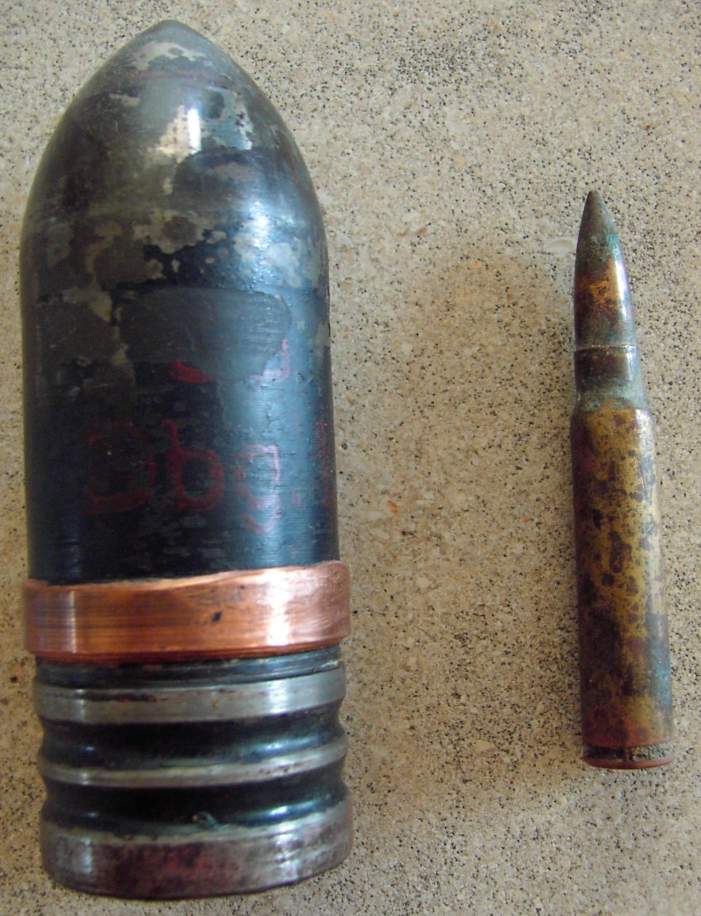 Photo 3,7 cm - AP projectile with brass ring - Kriegsmarine?