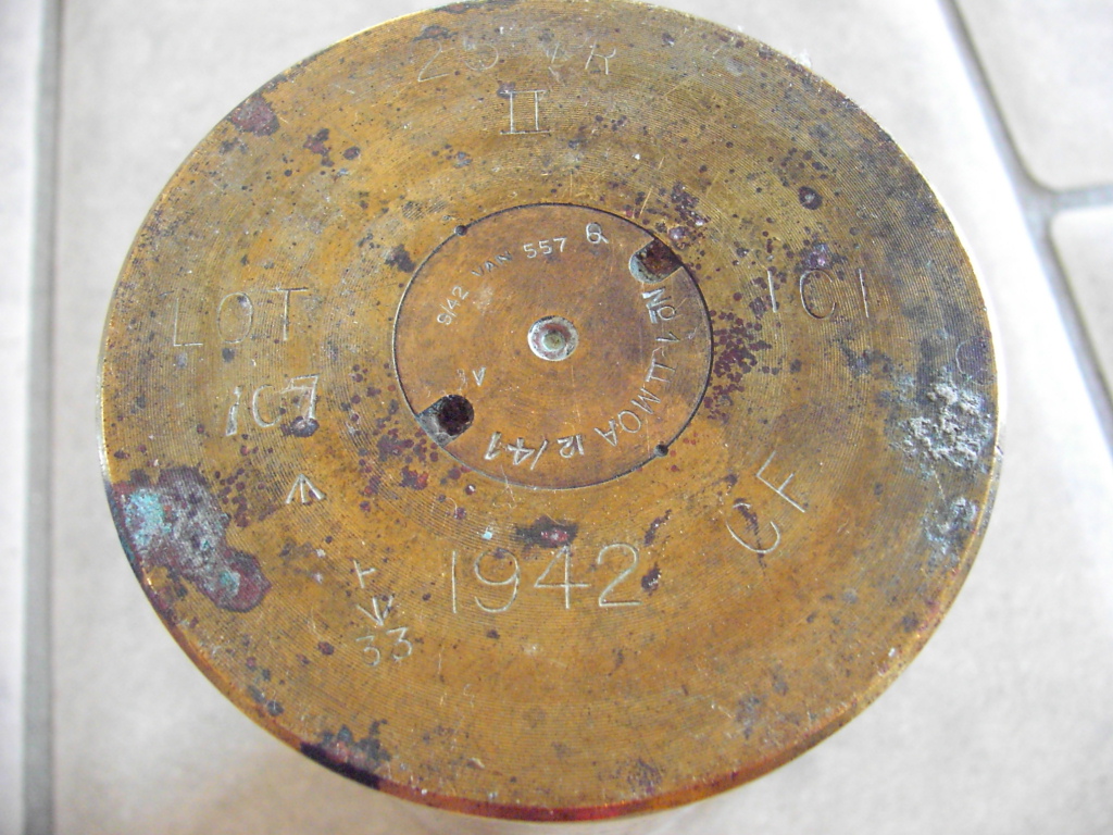 Photo 25 pounder - shell 1942