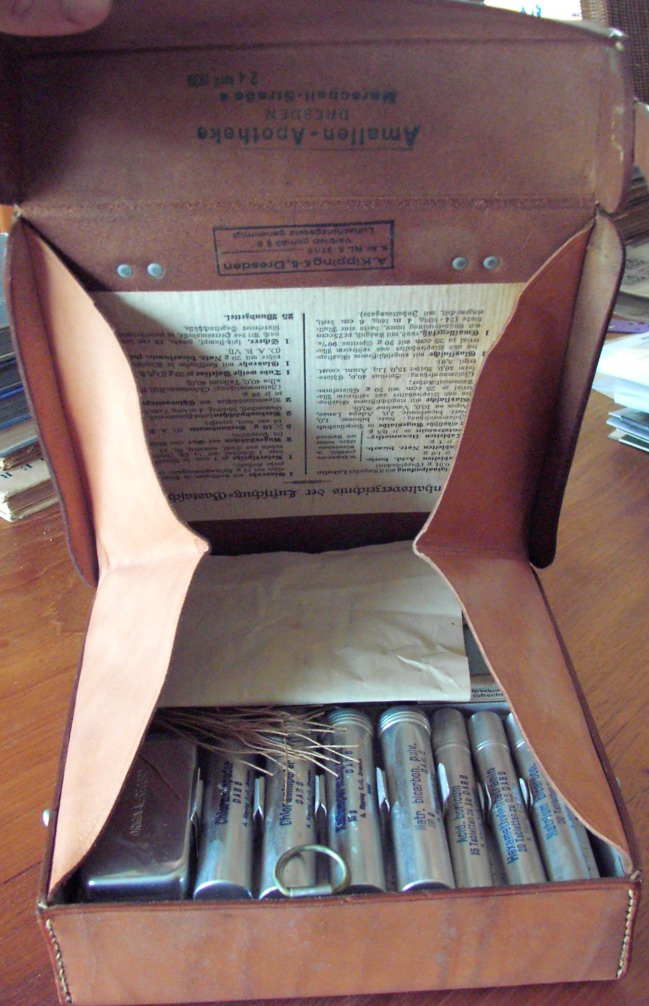 Photo Luftschutz Gastasche - A. Kipping K.G. Dresden - Amalien Apotheke Dresden - 24 april 1939