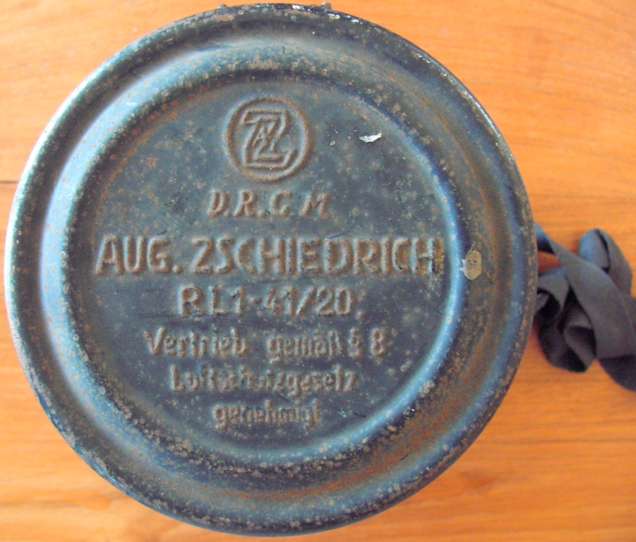 Photo Volksgasmaske in metal container - Aug. Zschiedrich - RL1-41/20