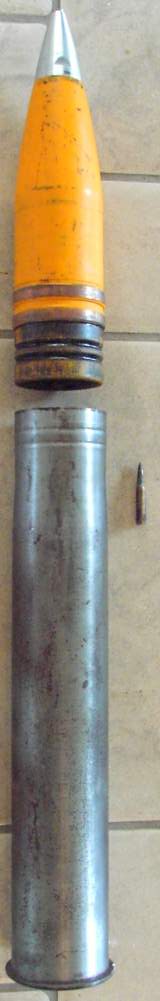 Photo 105 mm - casing + head + detonator