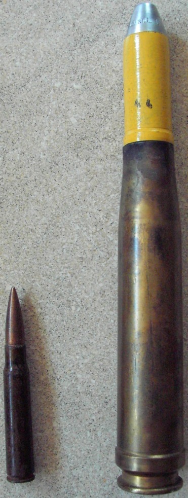 Photo 20 mm - Ersst.f. AZ5045 WaA416 (?) - Projectile : auf 273 44 - WaA94 - Case bottom : WaA231 P414 11b 37