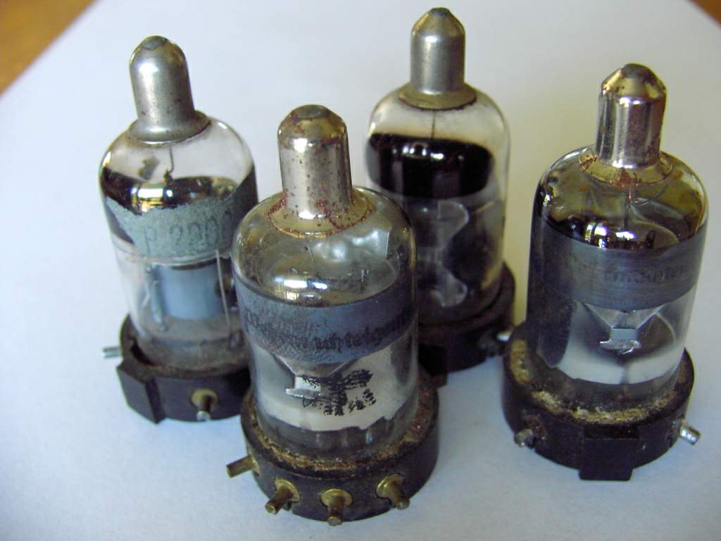 Photo Radio bulbs - Wehrmachteigentum + WaA