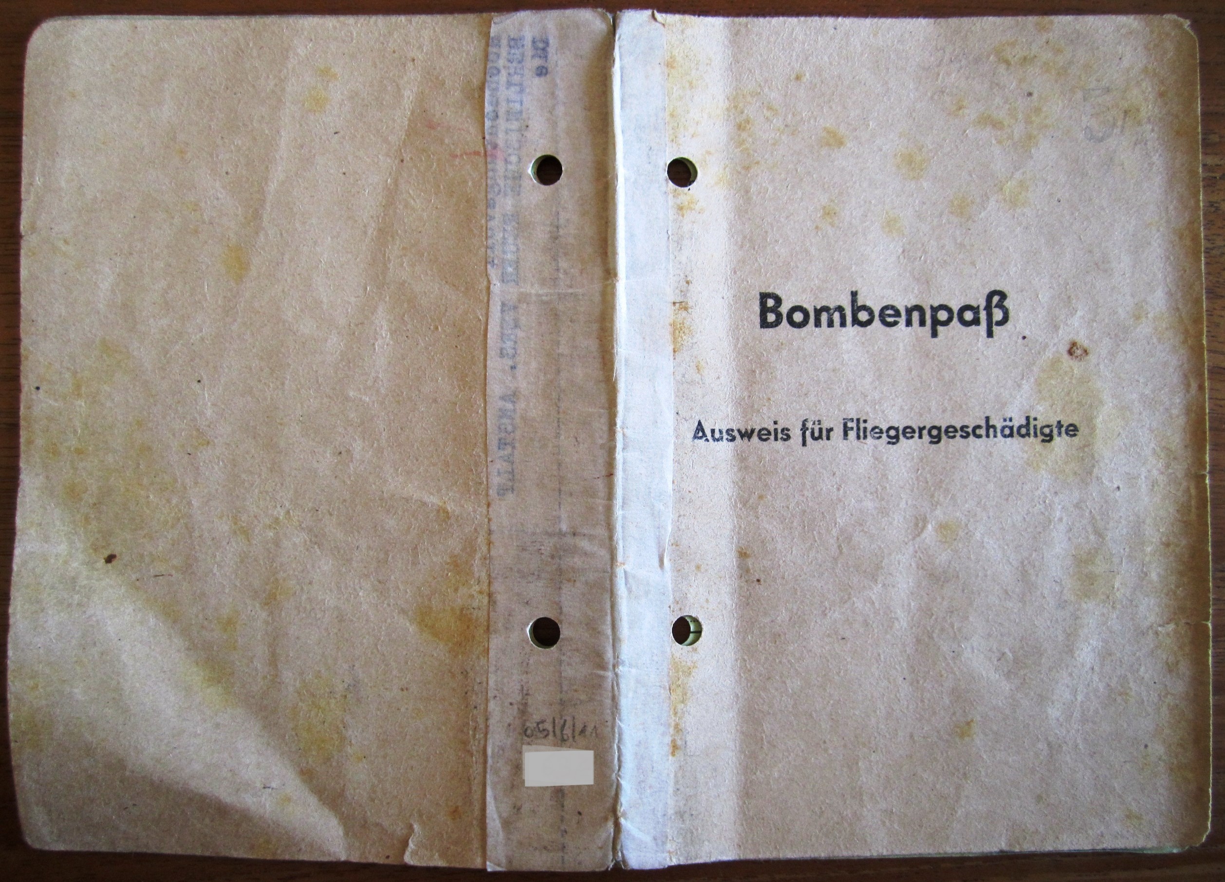 Photo Bombenpass - Ausweis für Fliegergeschädigte - Hannover - Friedrich Seipel