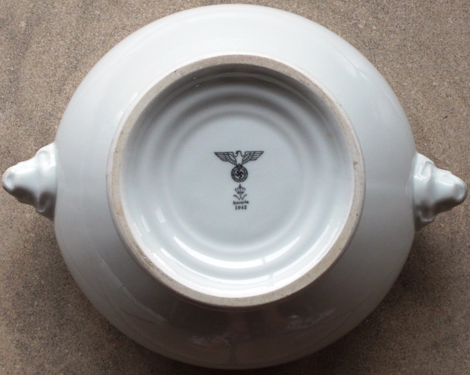 Photo Soup bowl with lion heads - Bavaria 1942 - Heer
