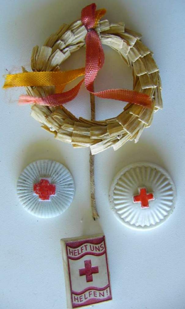 Photo 4 pins Rotes Kreuz
